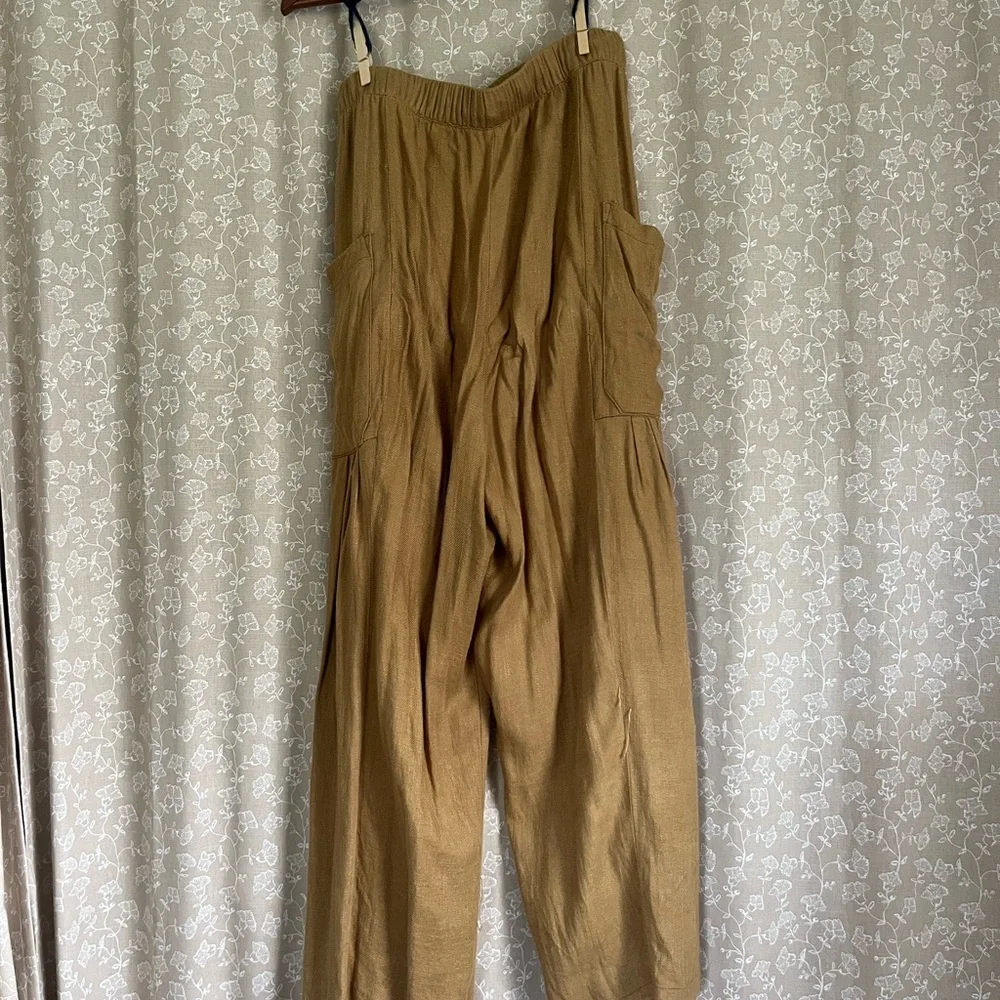 New In Flowy Pants - Picture 2 of 3
